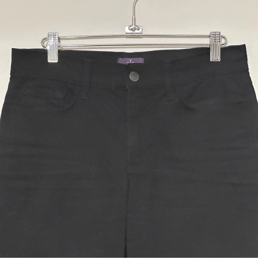 NYDJ Black Women's Bermuda Stretch Black Shorts Casual Travel‎ Inseam 10.5” Sz 2